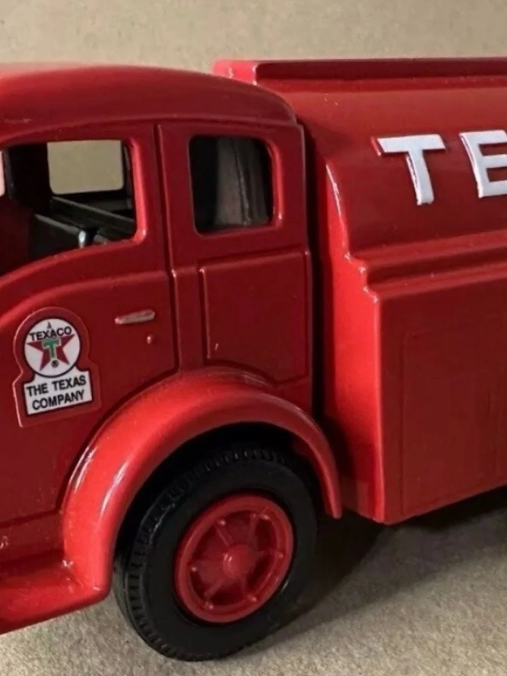 Ertl Texaco 1949 White Tilt Cab Tank Truck Bank Diecast #F950 Vintage VTG Car